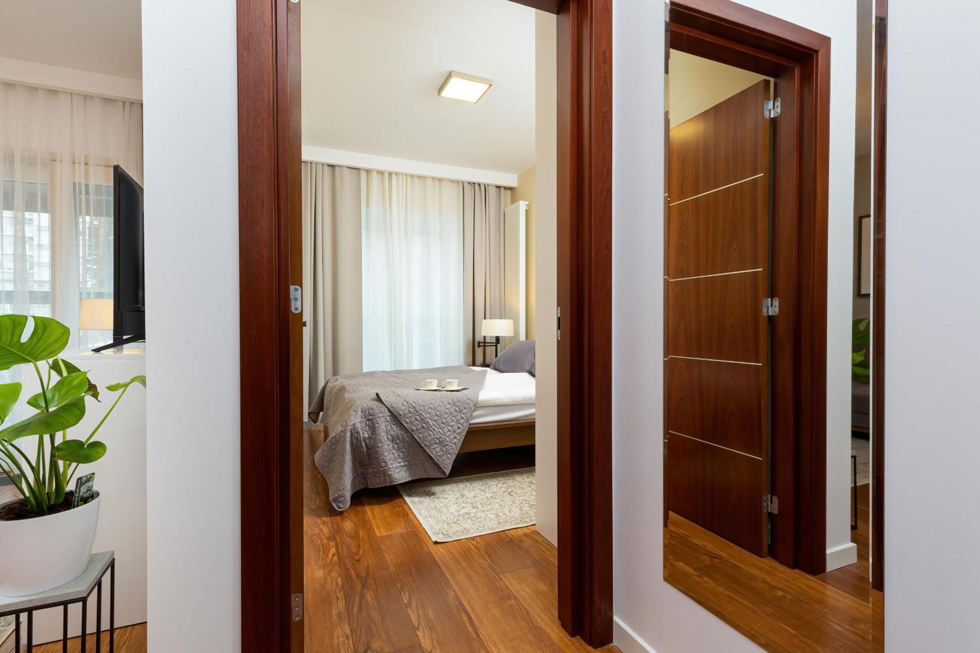 Royal City Center Mennica Residence By Noclegi Renters ワルシャワ エクステリア 写真